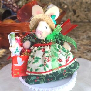 Maus Haus Mrs. Bunny Xmas